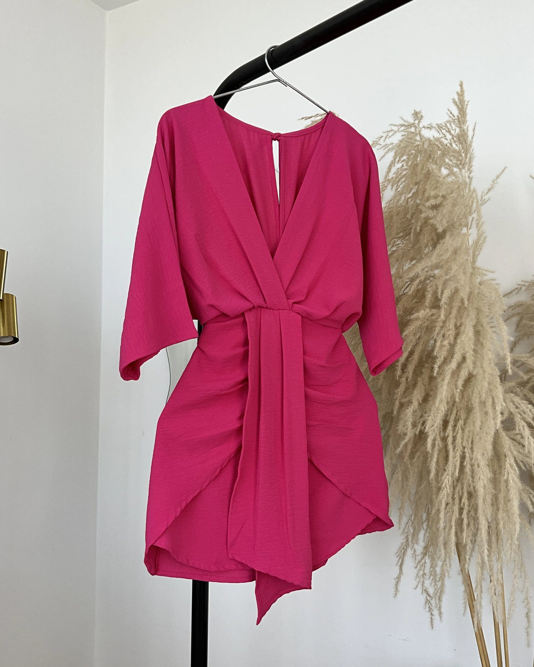Vestido Caroline Curto com Decote Elegante + Brinde Exclusivo