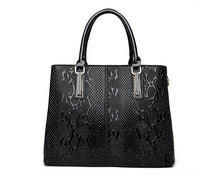 Bolsa Feminina de Couro Charme Urbano